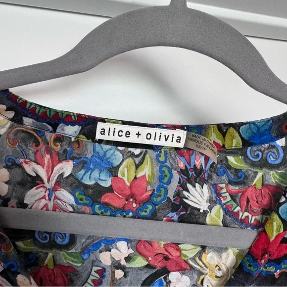 ALICE + OLIVIA Colby Silk Island Watercolor Blouse, Multicolor Size XS - Picture 6 of 6